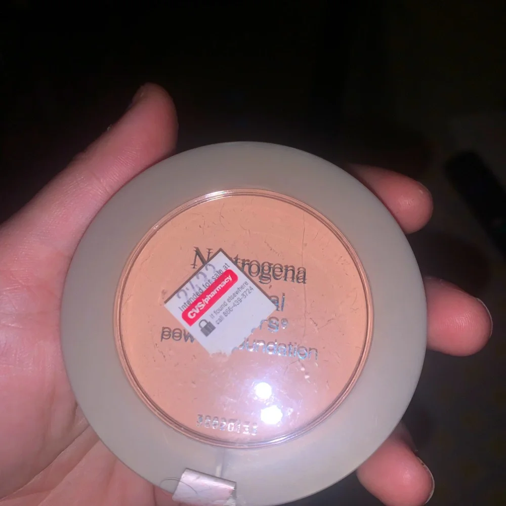 NEVER WORN MAKE-UP ESSENTIALS: - Picture 3 of 11